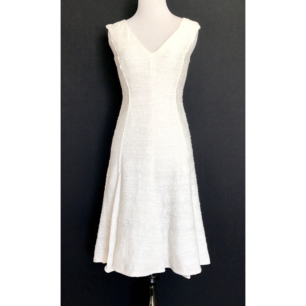 Carolina Herrera V Neck White Sleeveless Textured Formal Dress Size 4 JT01